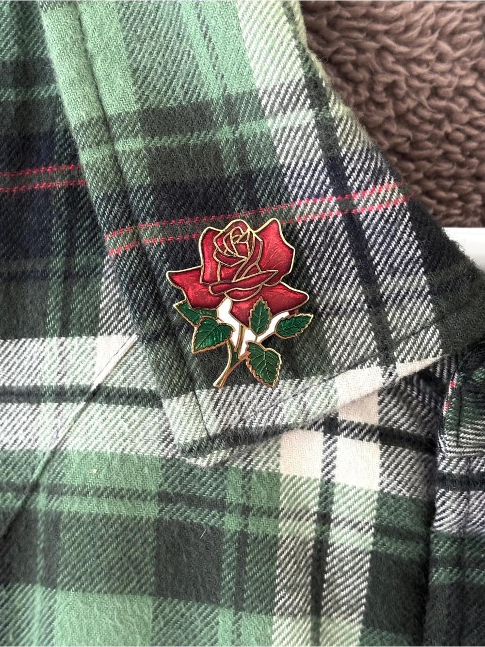 Vintage red rose flower enamel gold tone brooch pin